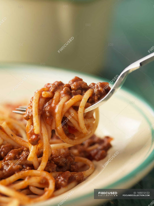 Easy spaghetti bolognese for families, with Simply Savory by Rachel Italian seasoning!